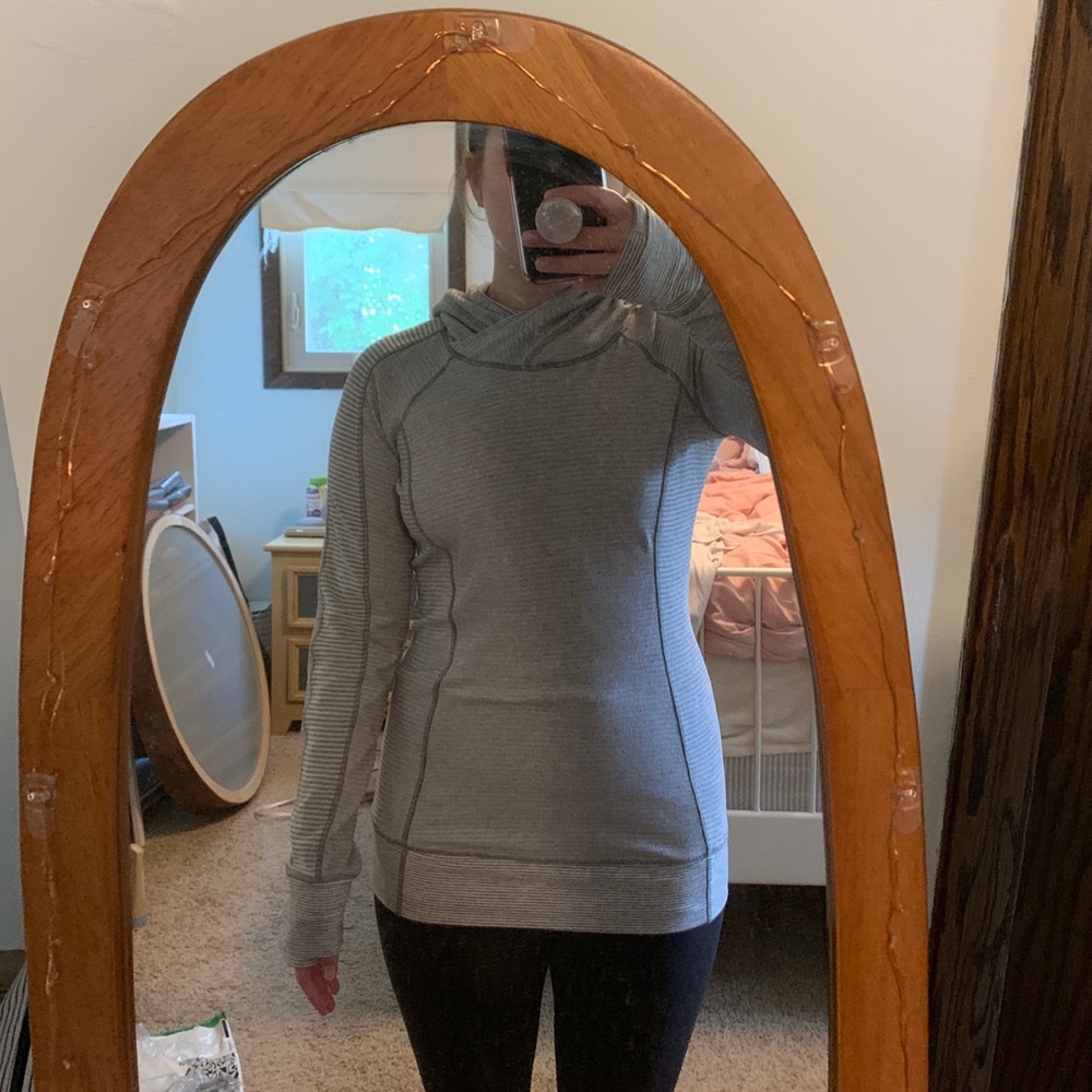 Lululemon Sweatshirt in Gray